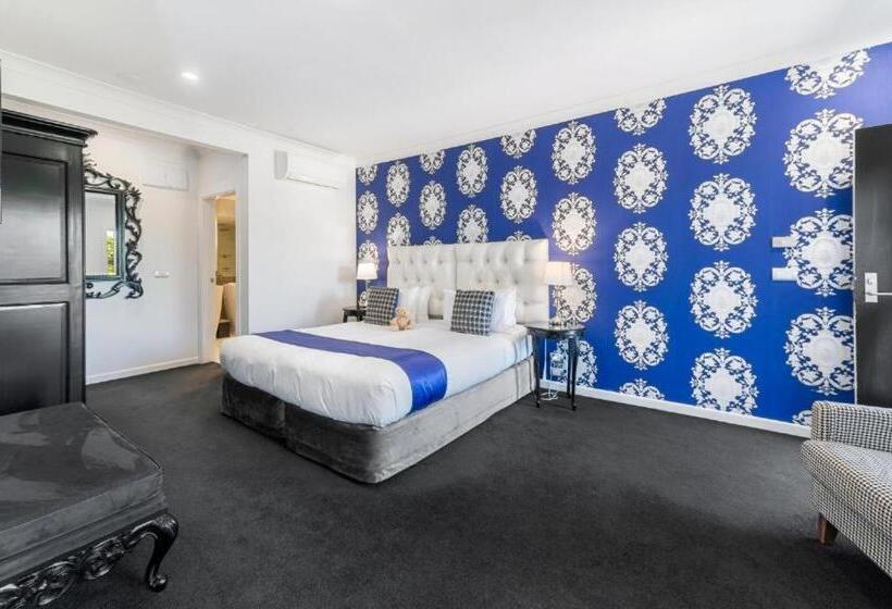 Семейный Номер, Black Swan Lakeside Boutique