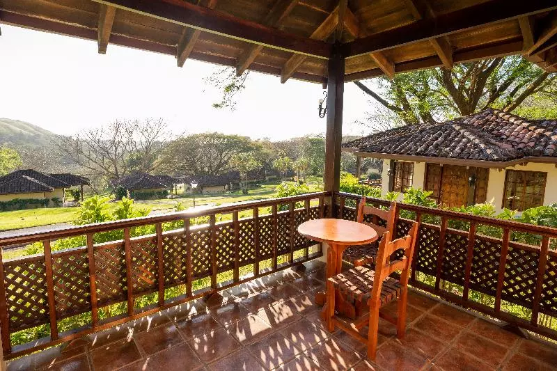 بانگلوی سوپریور, Borinquen Thermal Resort
