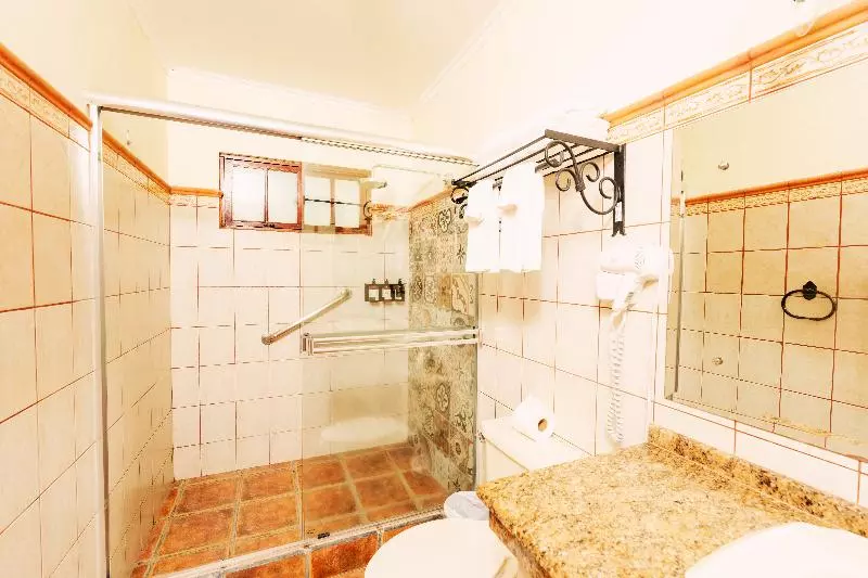 بانگلوی استاندارد, Borinquen Thermal Resort