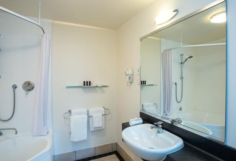 استودیوی استاندارد, Distinction New Plymouth