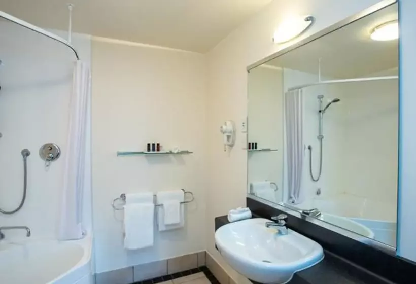 استودیوی استاندارد, Distinction New Plymouth