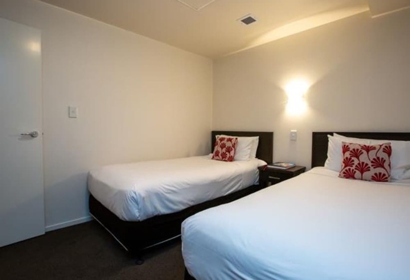 استودیوی استاندارد, Distinction New Plymouth