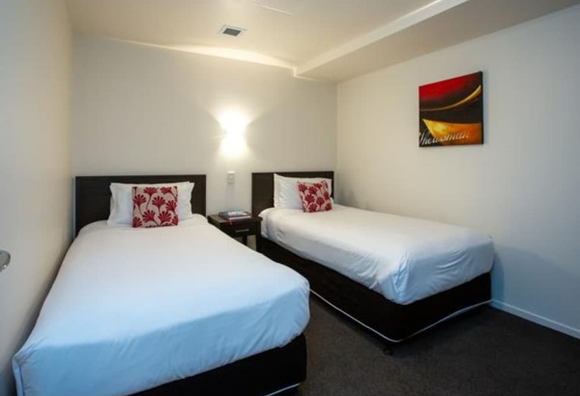 استودیوی استاندارد, Distinction New Plymouth