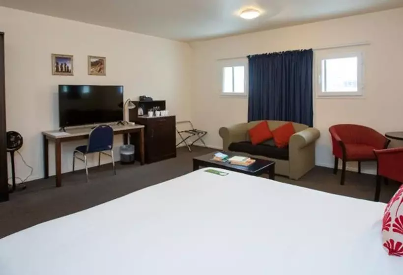 استودیوی استاندارد, Distinction New Plymouth