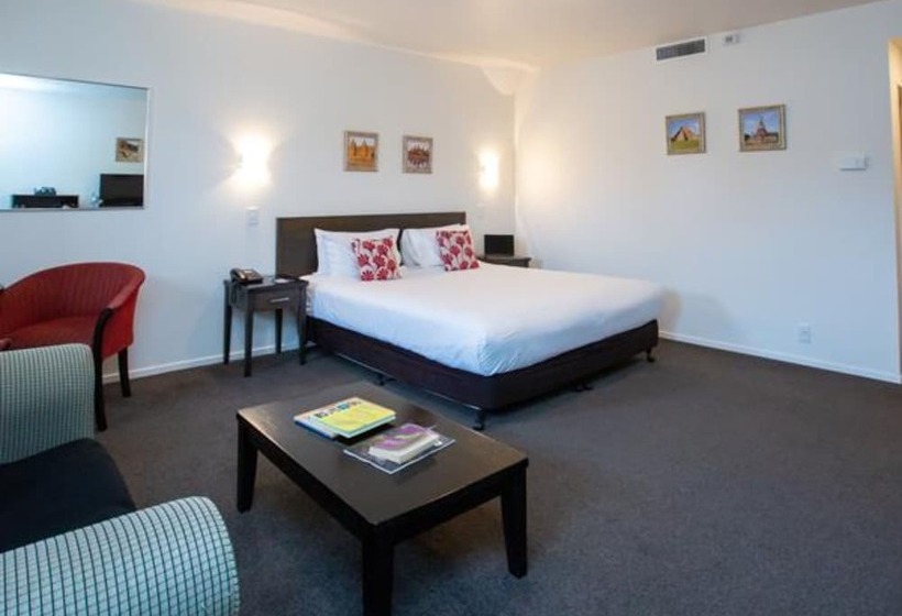 استودیوی استاندارد, Distinction New Plymouth