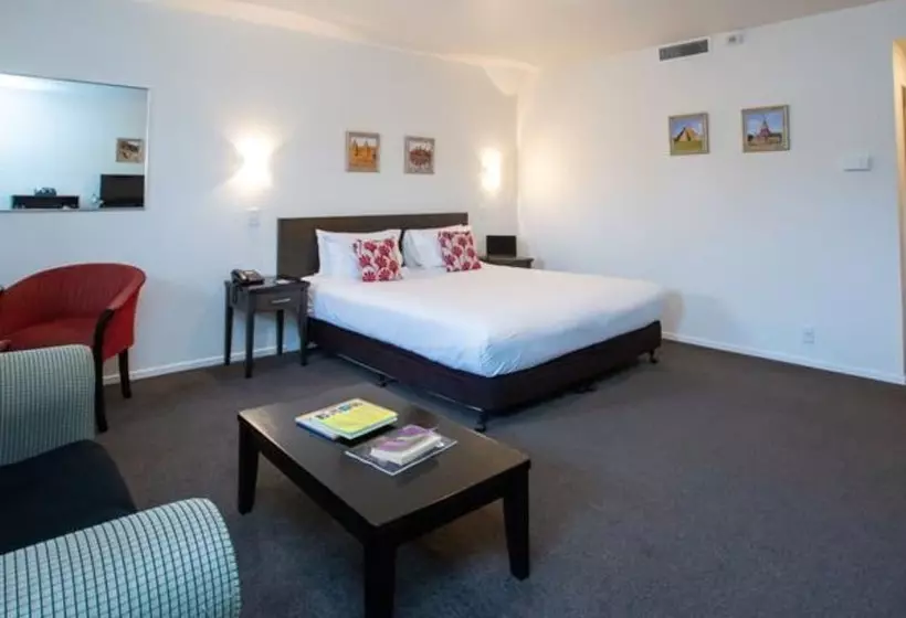 استودیوی استاندارد, Distinction New Plymouth