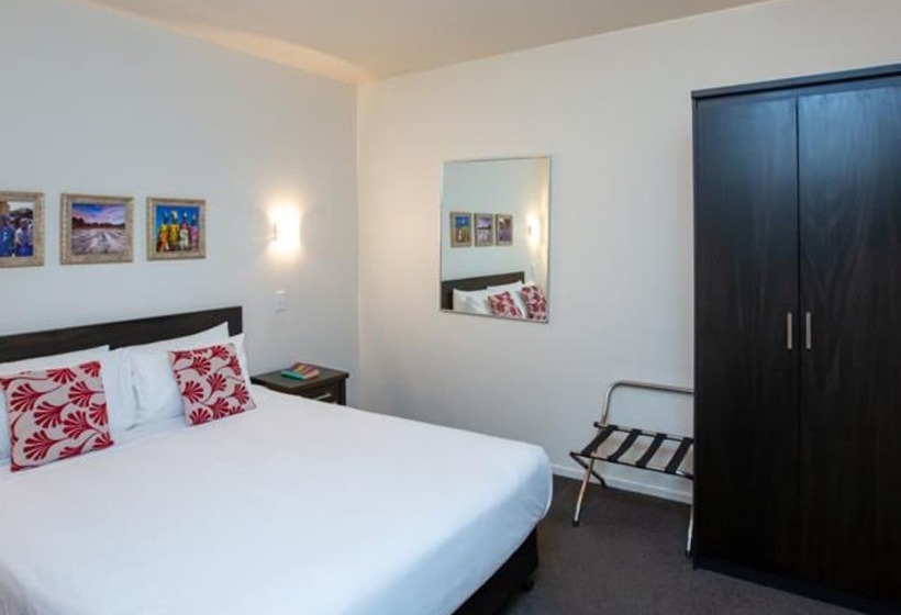 استودیوی استاندارد, Distinction New Plymouth