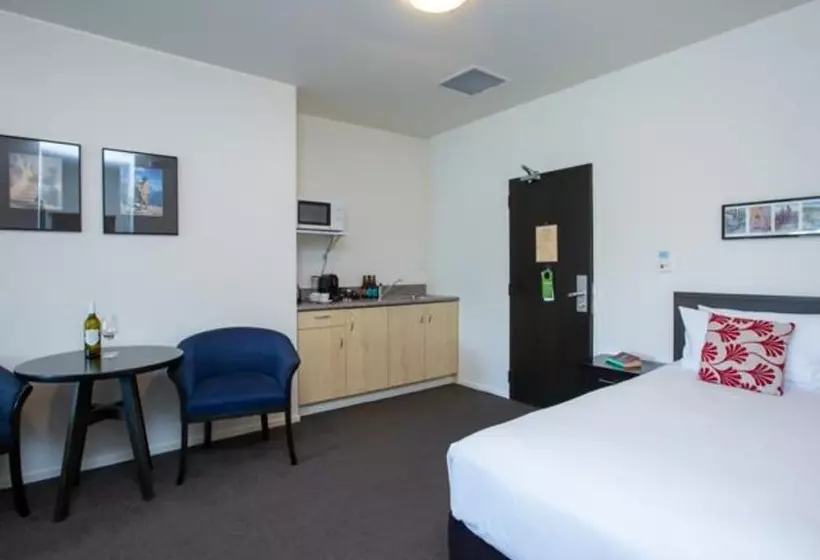 استودیوی استاندارد, Distinction New Plymouth