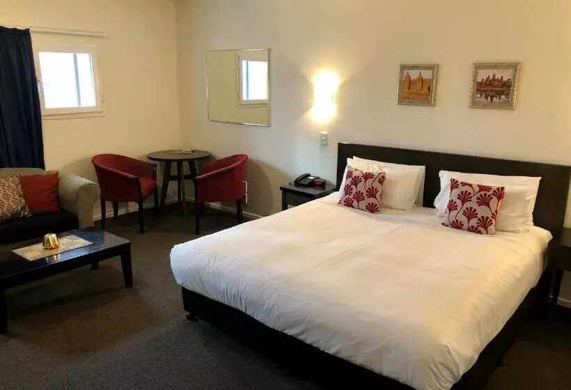 استودیوی استاندارد, Distinction New Plymouth