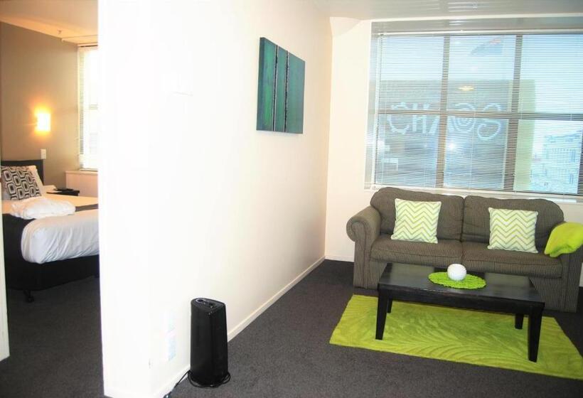 سوییت, Distinction New Plymouth