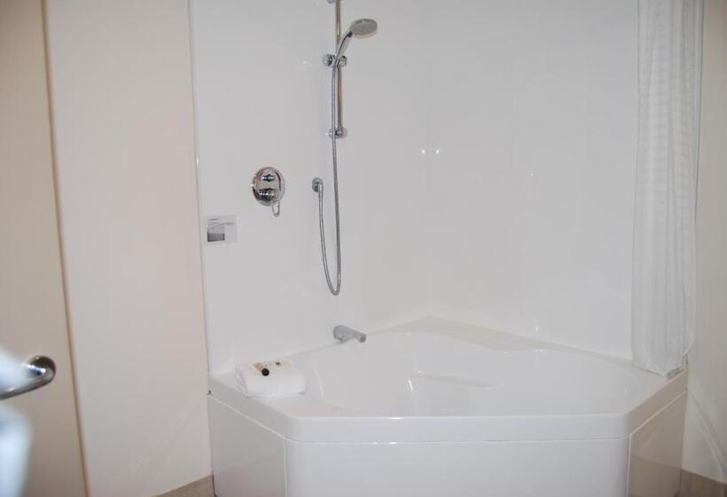 스위트, Distinction New Plymouth
