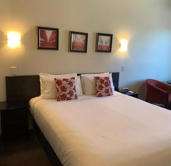 استودیو استاندارد با تخت کینگ, Distinction New Plymouth