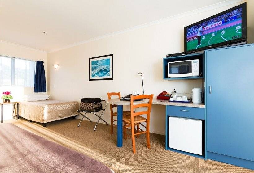 스탠다드 스튜디오, Elliotts Kapiti Coast Motor Lodge