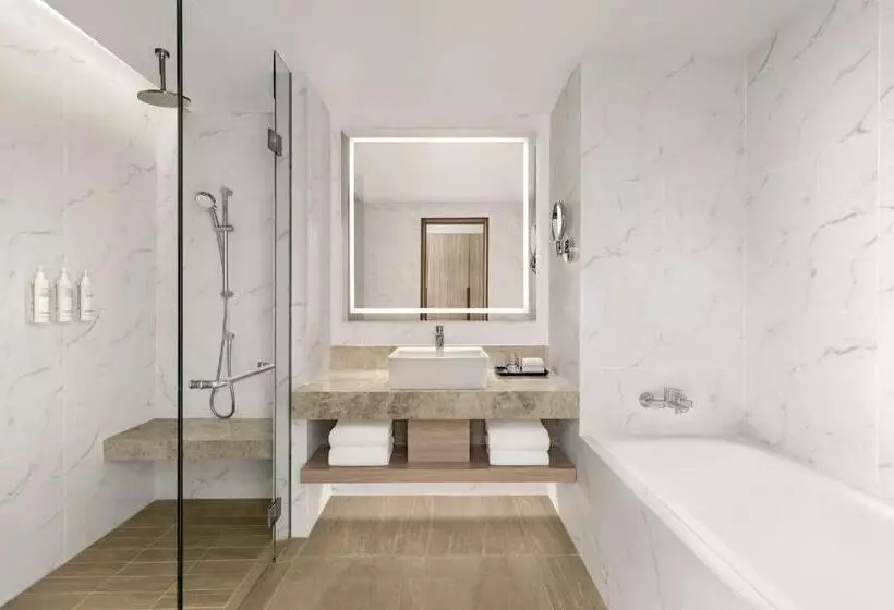 キングサイズベッドのデラックスルーム, Putrajaya Marriott