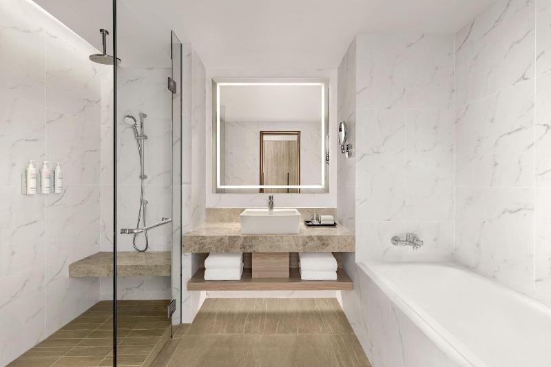 Номер Deluxe Вид на Бассейн, Putrajaya Marriott