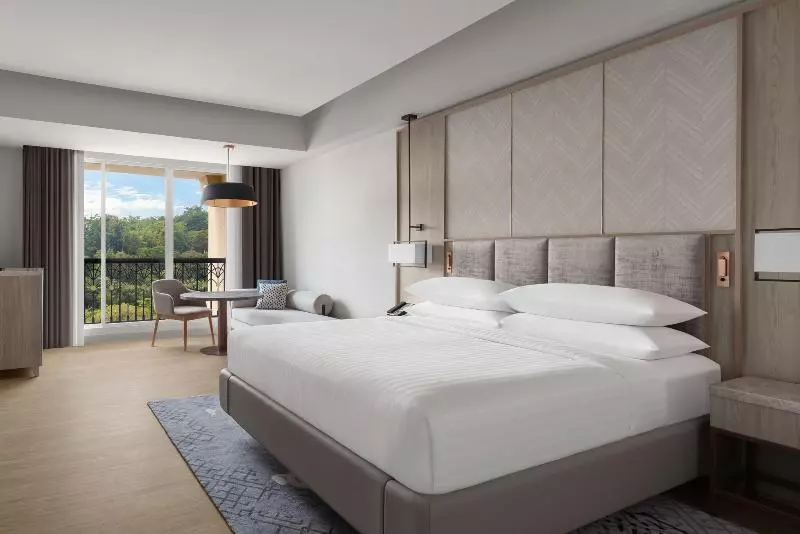 プールの見えるデラックスルーム, Putrajaya Marriott