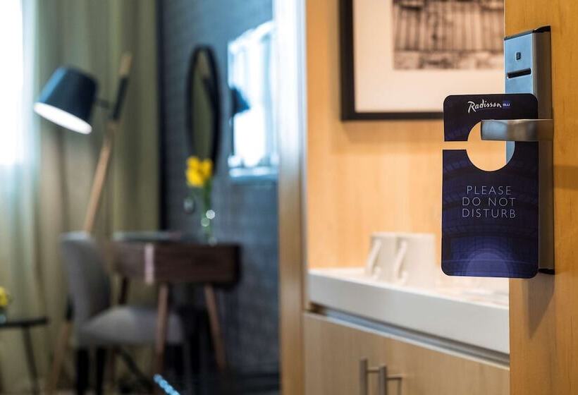 اتاق استاندارد, Radisson Blu Hotel, Beirut Verdun