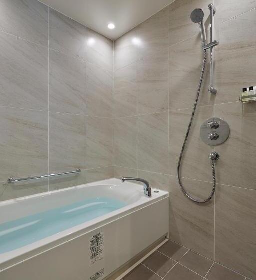 جناح جونيور, The Kitano Hotel Tokyo