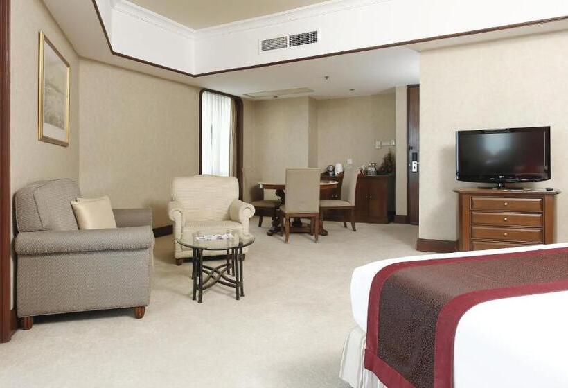 סוויטת ג'וניור, The Pacific Sutera