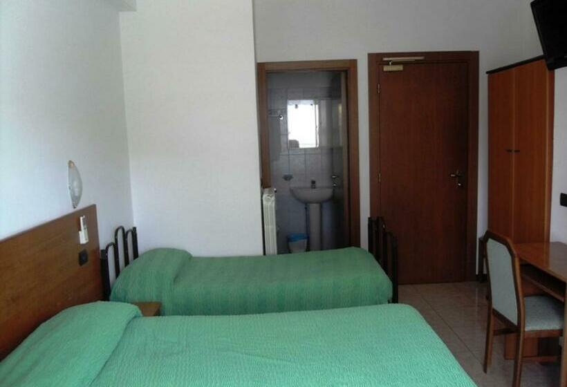 バルコニー付きスタンダードトリプルルーム, Ferrara