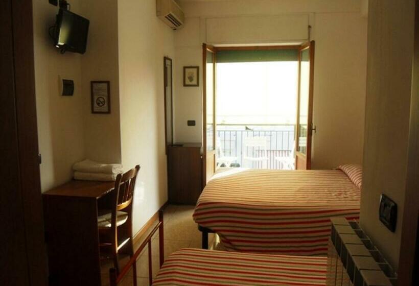 バルコニー付きスタンダードトリプルルーム, Ferrara