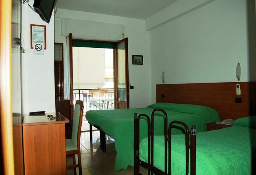 バルコニー付きスタンダードトリプルルーム, Ferrara