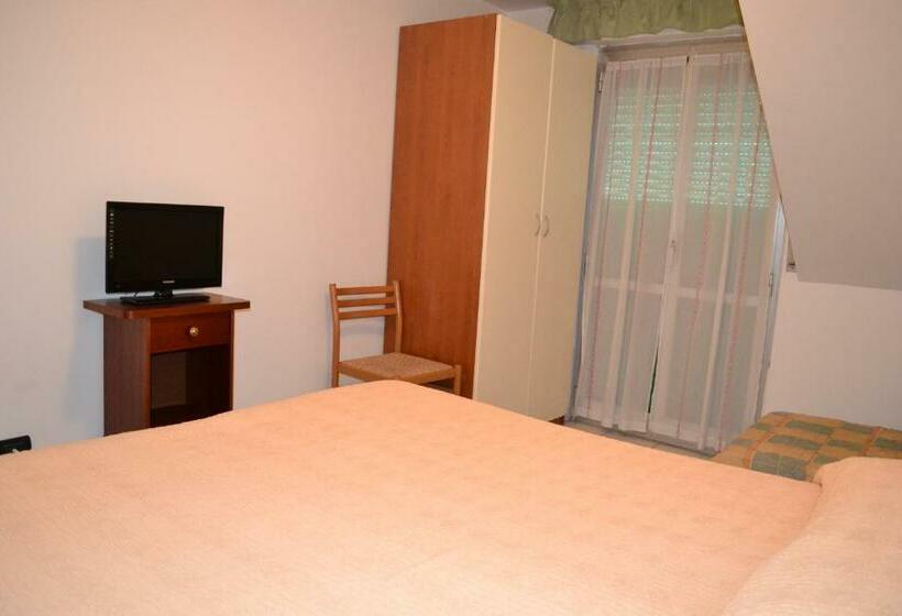 バルコニー付２ベッドルームアパートメント, Ferrara