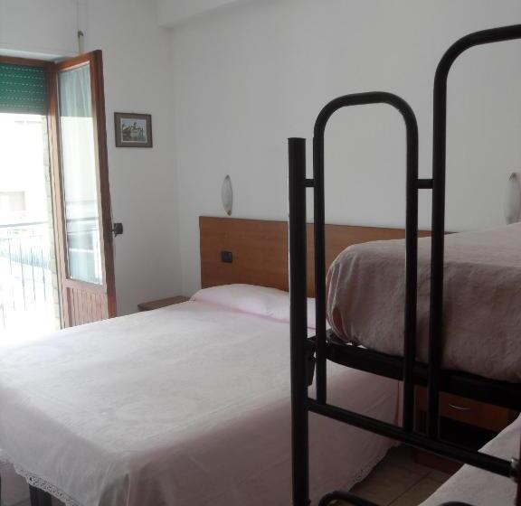 ファミリールーム, Ferrara