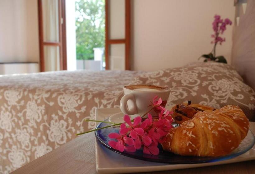 Номер Стандарт с Балконом, Villa Robinia