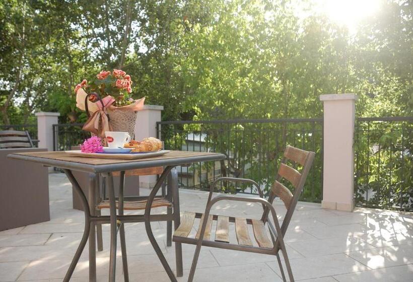 Трехместный Номер Стандарт с Балконом, Villa Robinia
