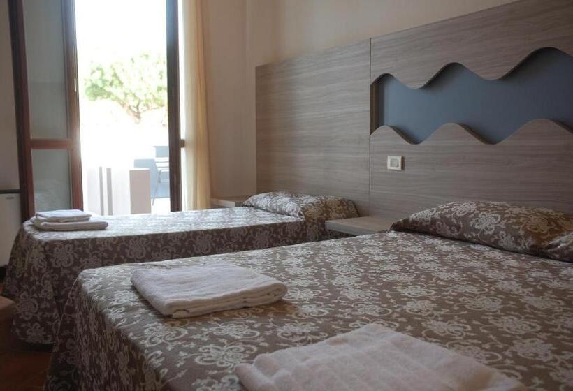 Трехместный Номер Стандарт с Балконом, Villa Robinia