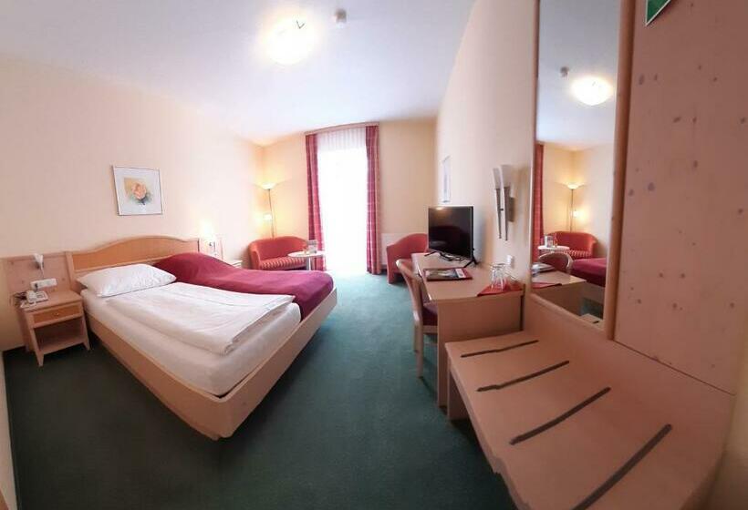 חדר סטנדרט עם מרפסת, Landhotel Restaurant Willingshofer