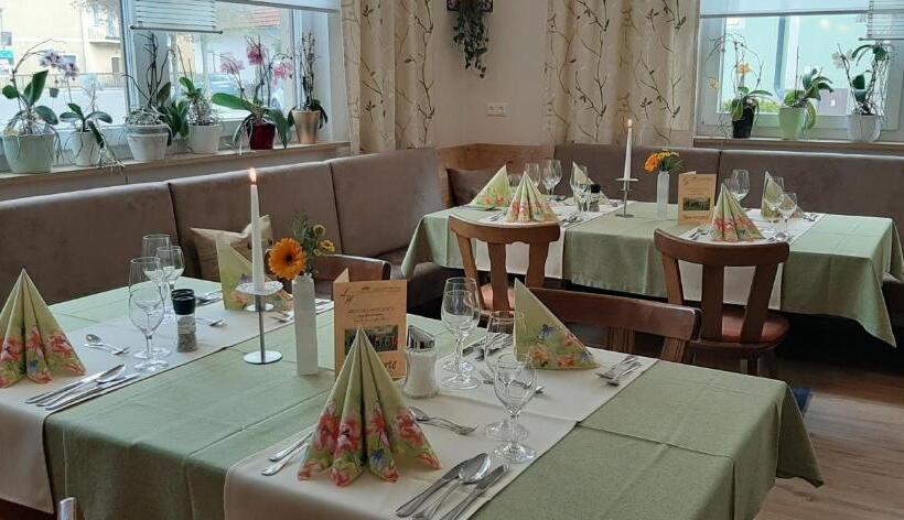 חדר סטנדרט עם מרפסת, Landhotel Restaurant Willingshofer