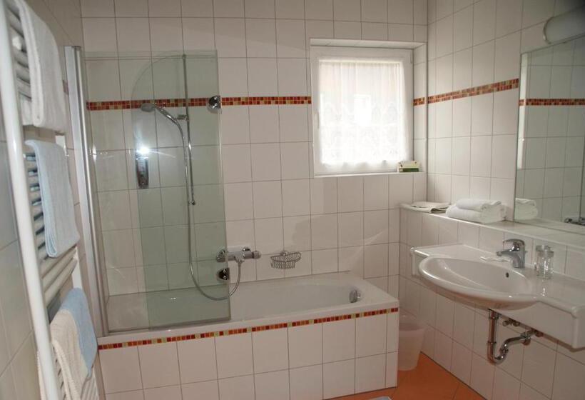 Семейный Номер, Landhotel Restaurant Willingshofer