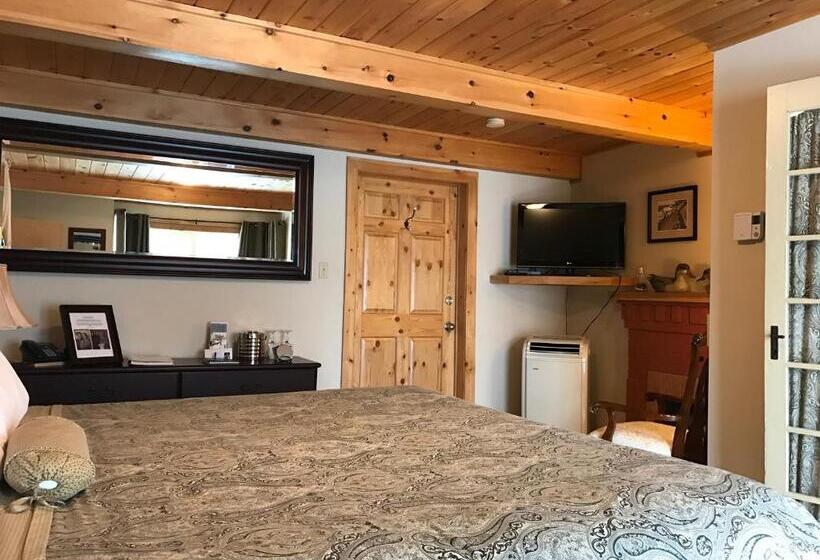 جناح جونيور مزوَّد بتراس, Mackenzie Motel & Cottages