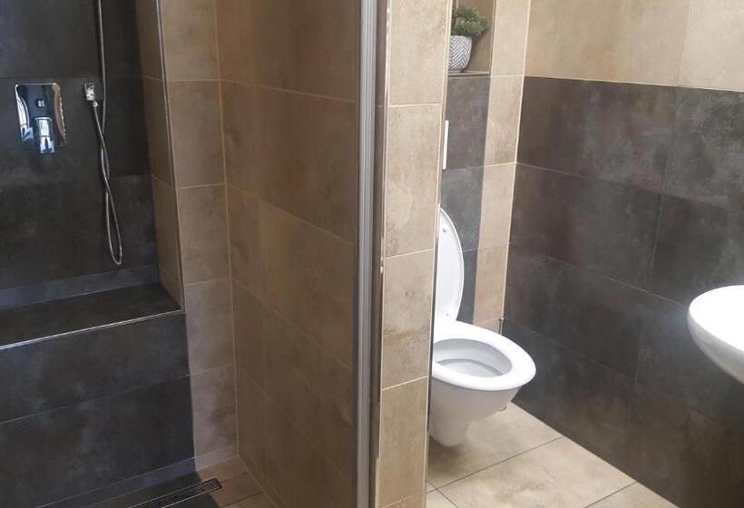 Családi Suite, Camelot