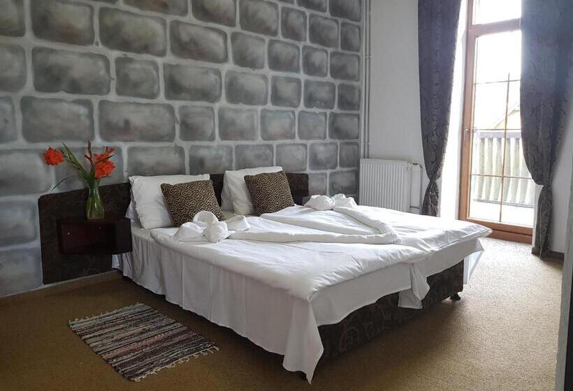 Családi Suite, Camelot