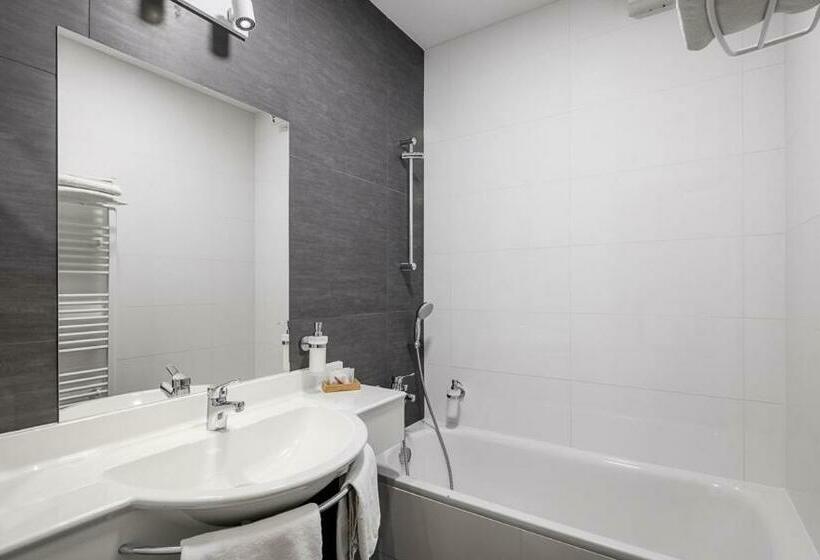 חדר סטנדרט, Ostrov