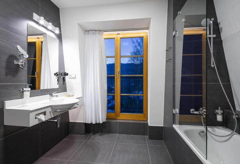 חדר סטנדרט, Ostrov