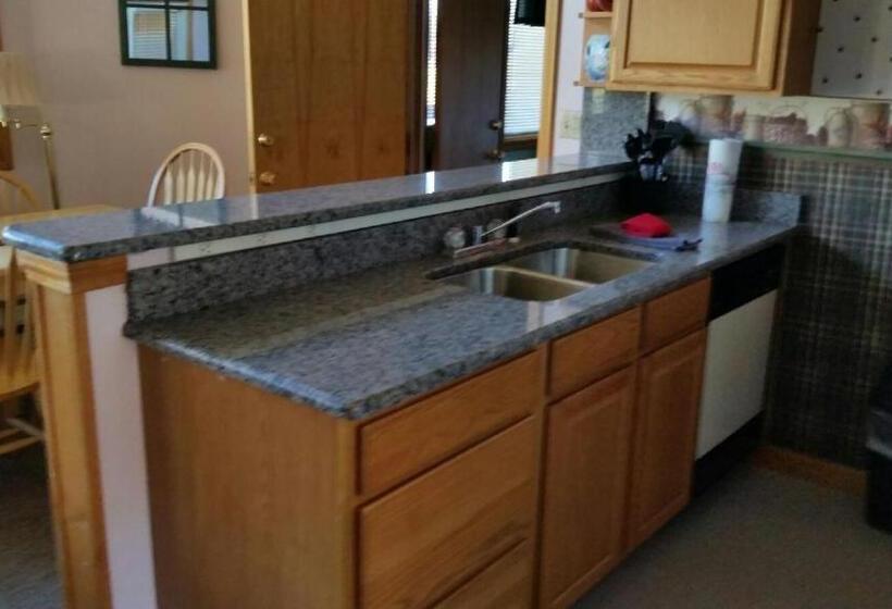 منزل 3 غرف نوم, Jack O Lantern Resort Lodging