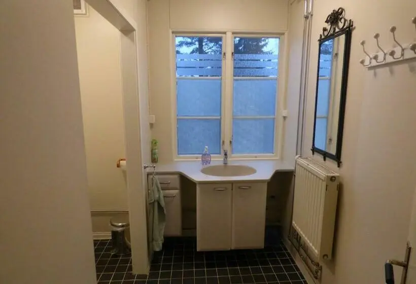 バスルーム共有のトリプルスタンダード, Nya Skogsgården Hostel