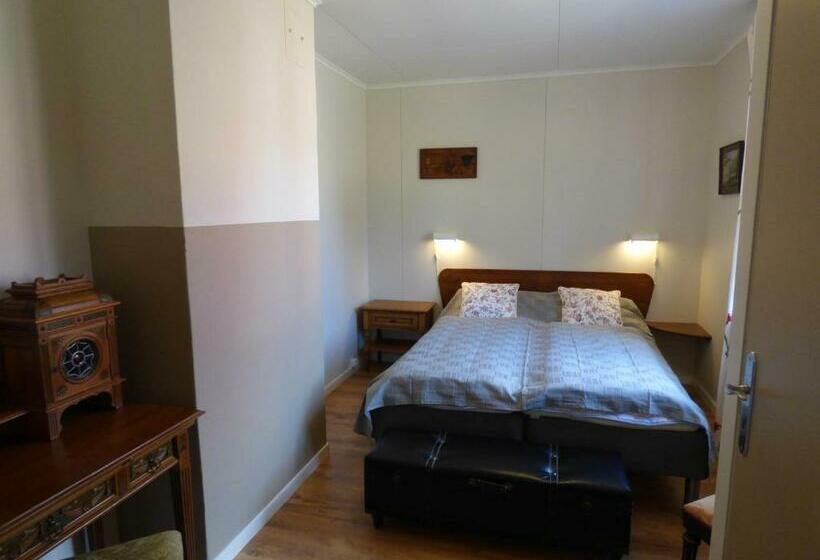 منزل غرفتين نوم, Nya Skogsgården Hostel