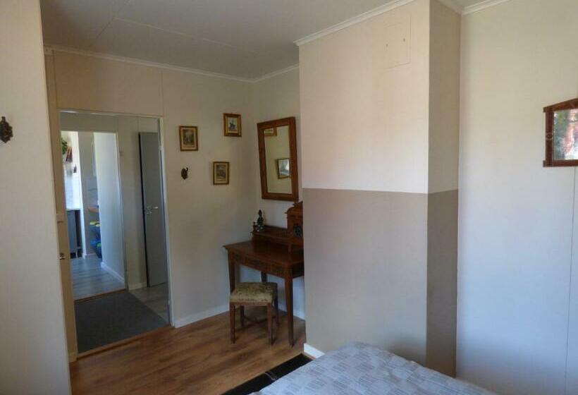 منزل غرفتين نوم, Nya Skogsgården Hostel