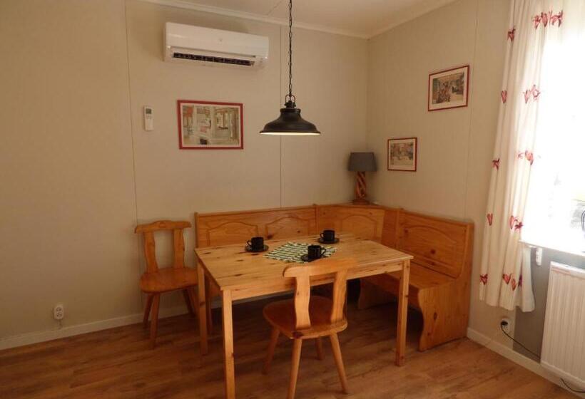 Дом 2 Спальни, Nya Skogsgården Hostel