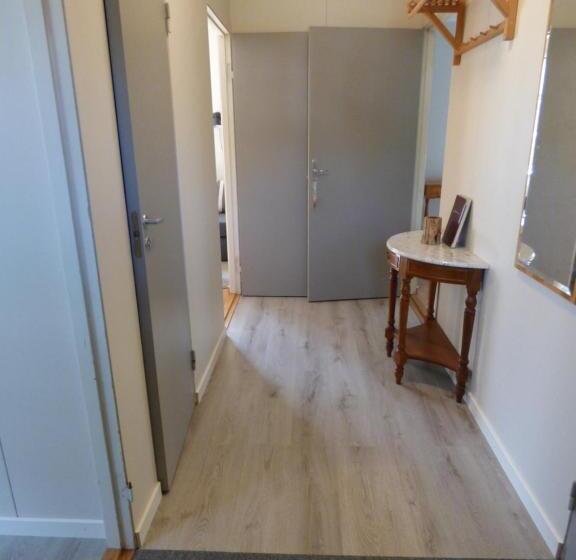 منزل غرفتين نوم, Nya Skogsgården Hostel