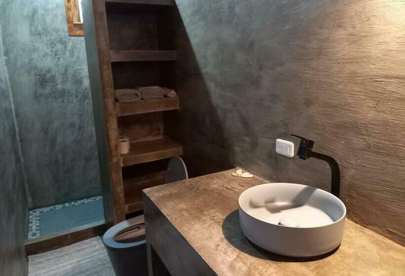 Люкс Повышенной Комфортности, Hermanos Perdidos Surf