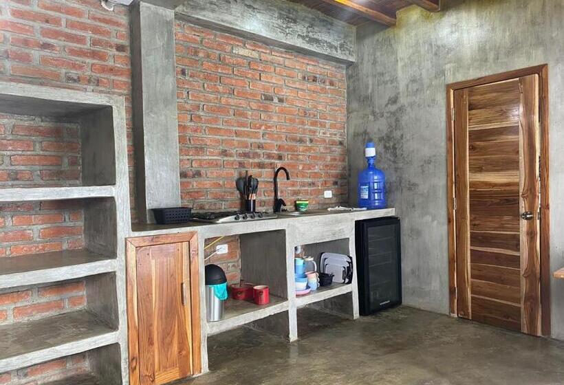 Люкс Повышенной Комфортности, Hermanos Perdidos Surf