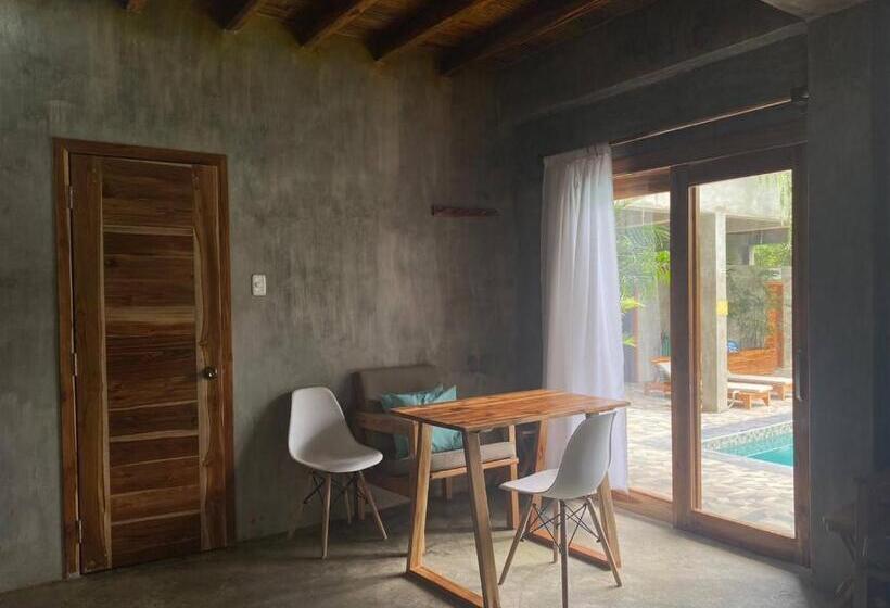 Люкс Повышенной Комфортности, Hermanos Perdidos Surf