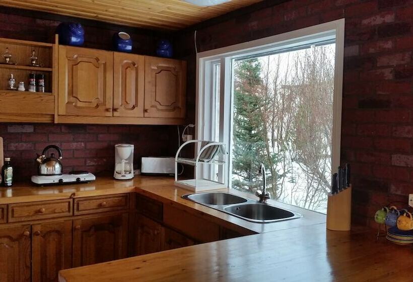 خانه 2 خوابه, Eyja Mörk & Bubble Bedroom