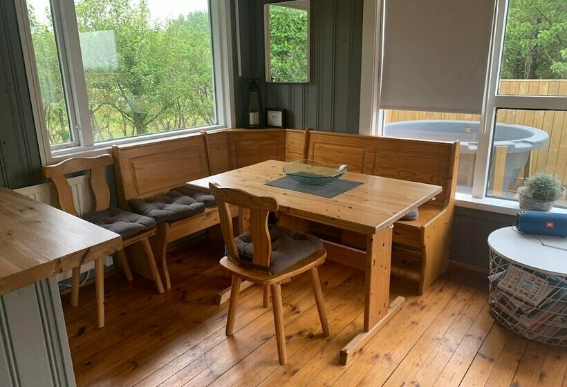 خانه 2 خوابه, Eyja Mörk & Bubble Bedroom